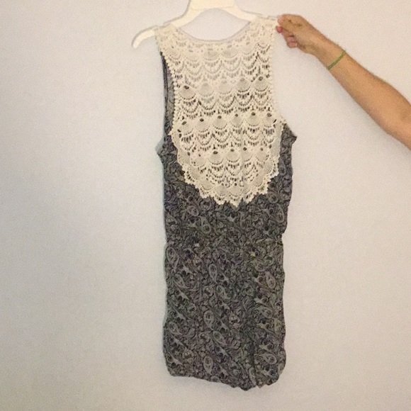 Sleeveless Romper - Picture 2 of 2